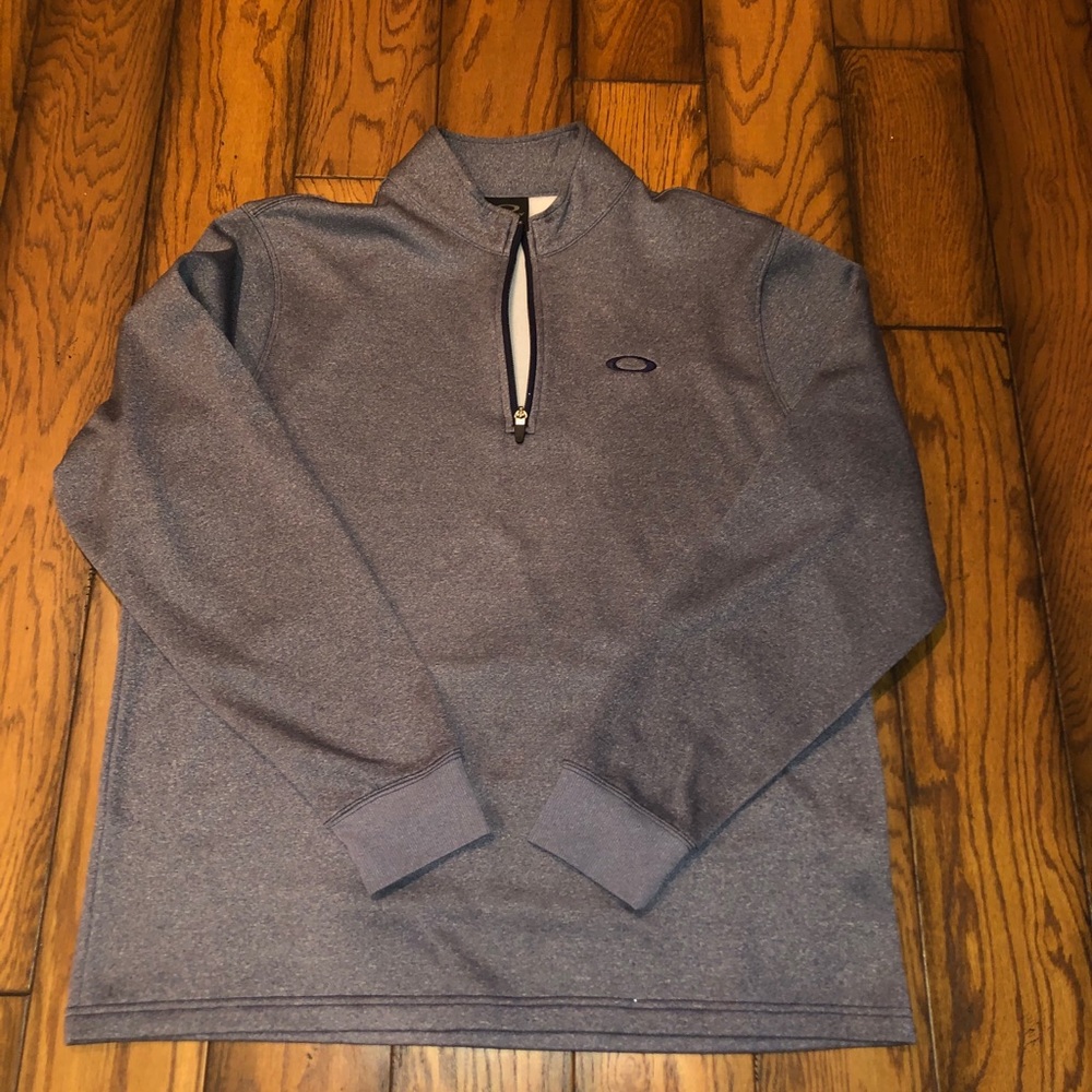 Oakley pull over
